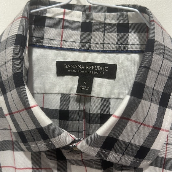Men’s non iron classic fit banana republic button down dress shirt size small. - Picture 2 of 3